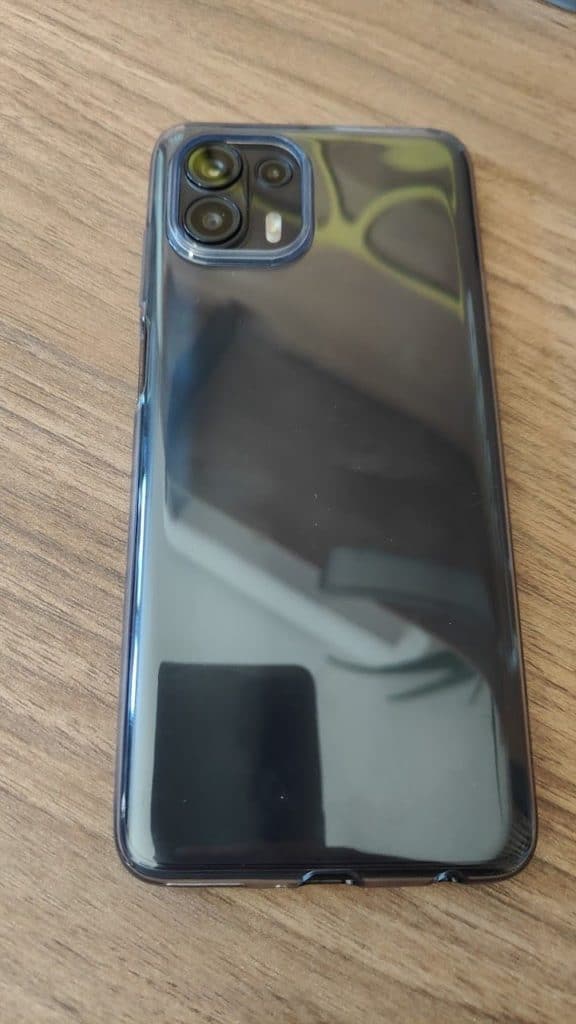 Sobre et élégant, le Motorola Edge 20 Pro est passe partout