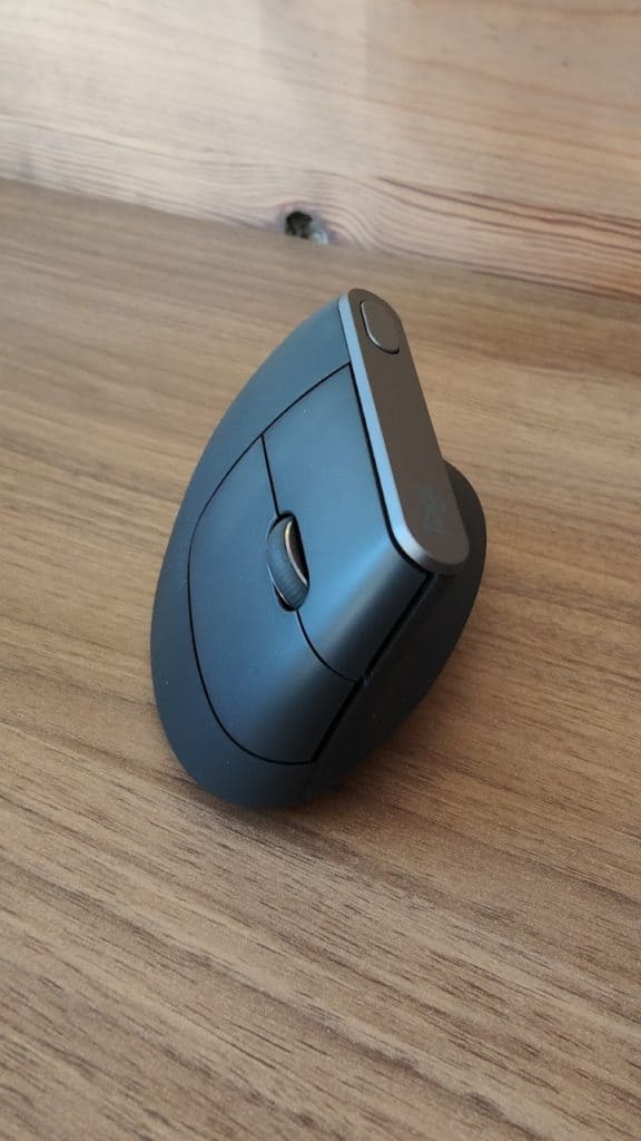 Le look de cette Logitech MX Vertical est assez inhabituel