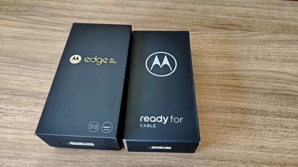 J'ai reçu le téléphone avec un kit pour le connecter à un écran HDMI, vous voulez des infos spécifiques la dessus?