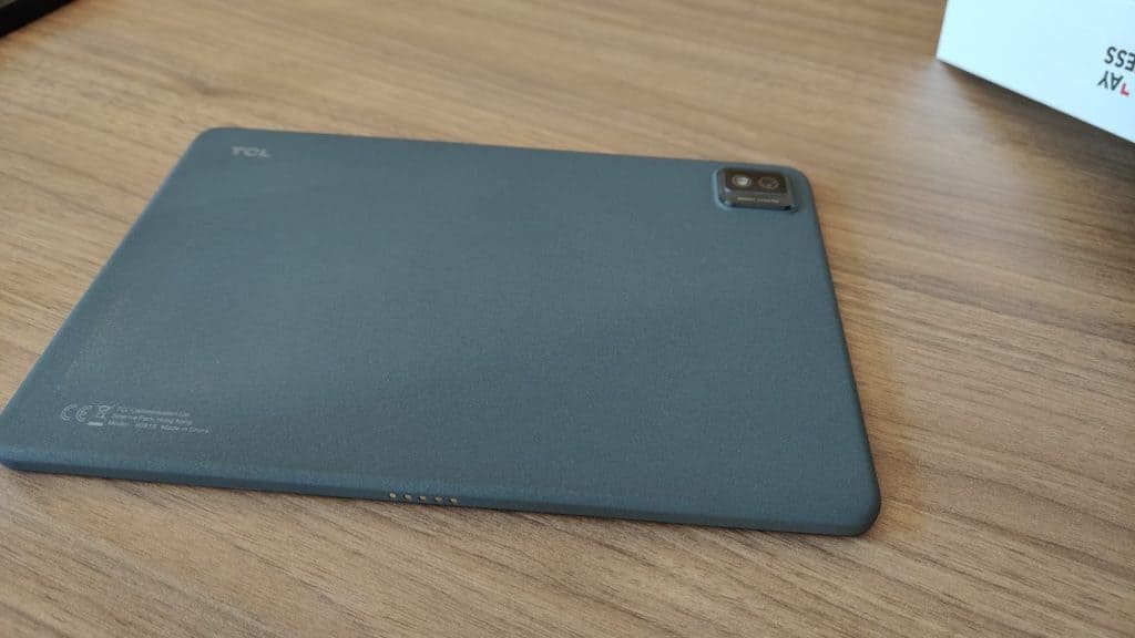 La face arrière très sobre du TCL TAB 10S