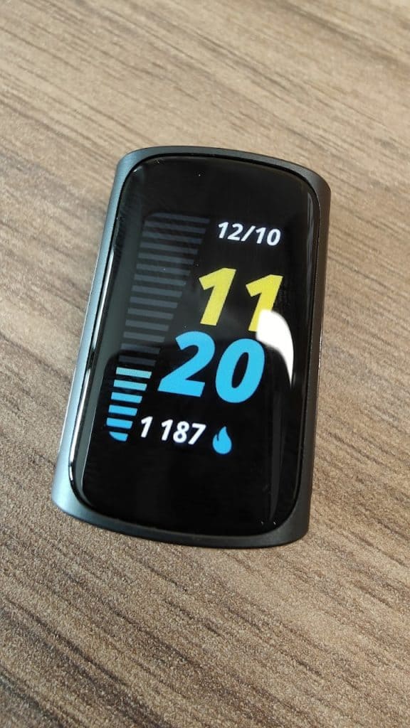 Sans le bracelet, c'est minuscule