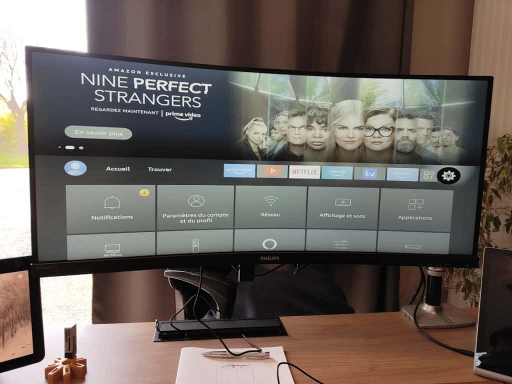 Testé sur mon écran de PC et tout fonctionne parfaitement : Dobly Atmos, HDR etc