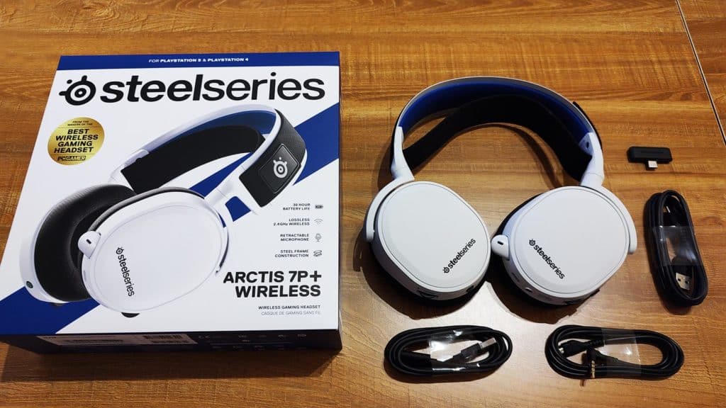 Le contenu de la boîte du SteelSeries Arctis 7P+