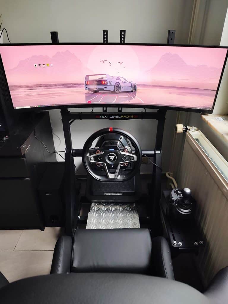 Le Free Standing Single Monitor Stand intégré à un setup