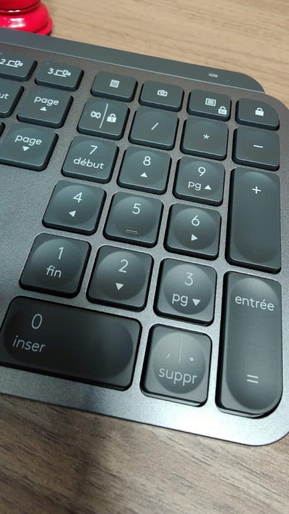 Logitech MX Keys Plus - les touches sont très agréables à utiliser.