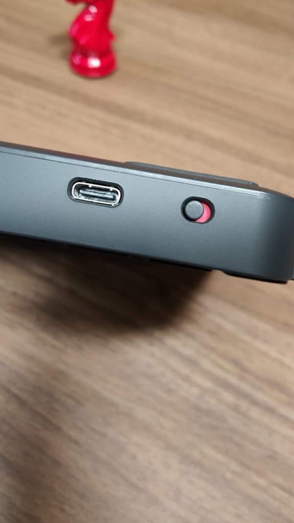 Logitech MX Keys Plus - Le clavier est USB Type C