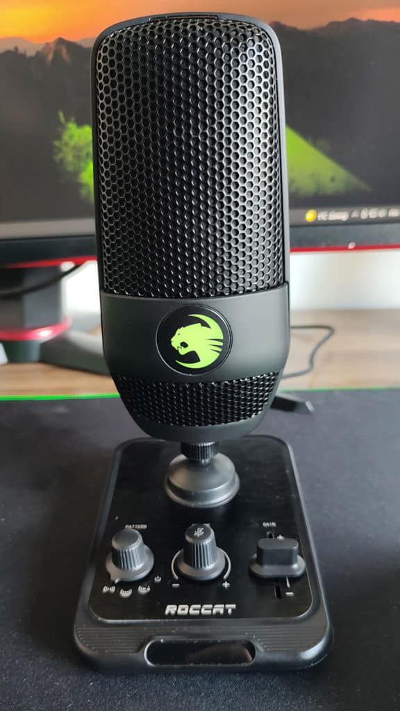 Le micro Roccat Torch posé sur un bureau