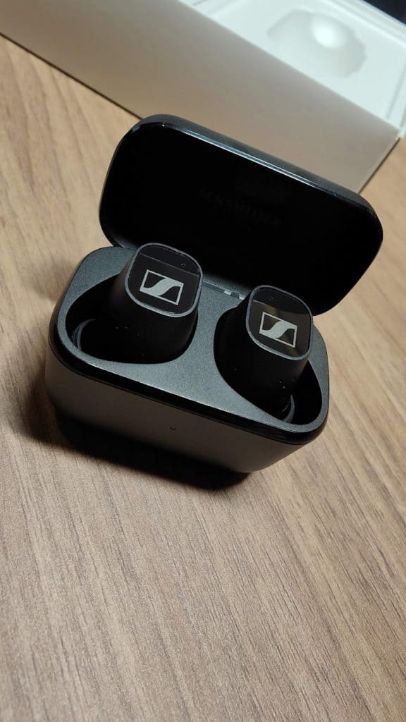 La versione noire très sobre des Sennheiser CX Plus True Wireless