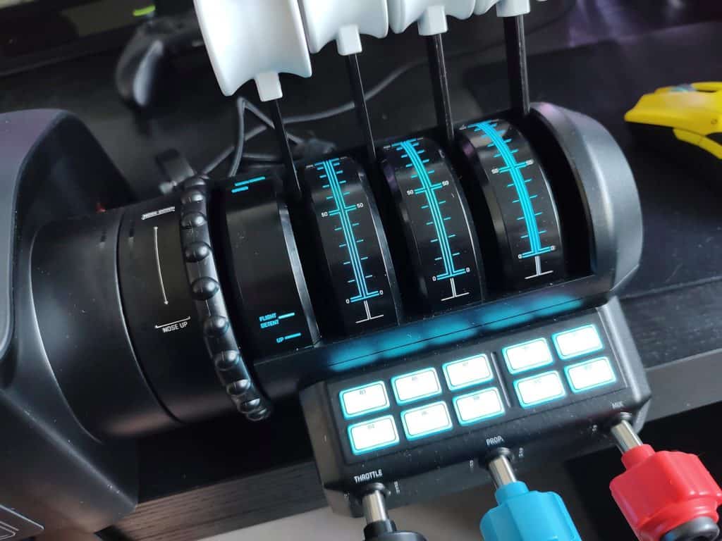 Les commandes des gaz du Turtle Beach VelocityOne Flight