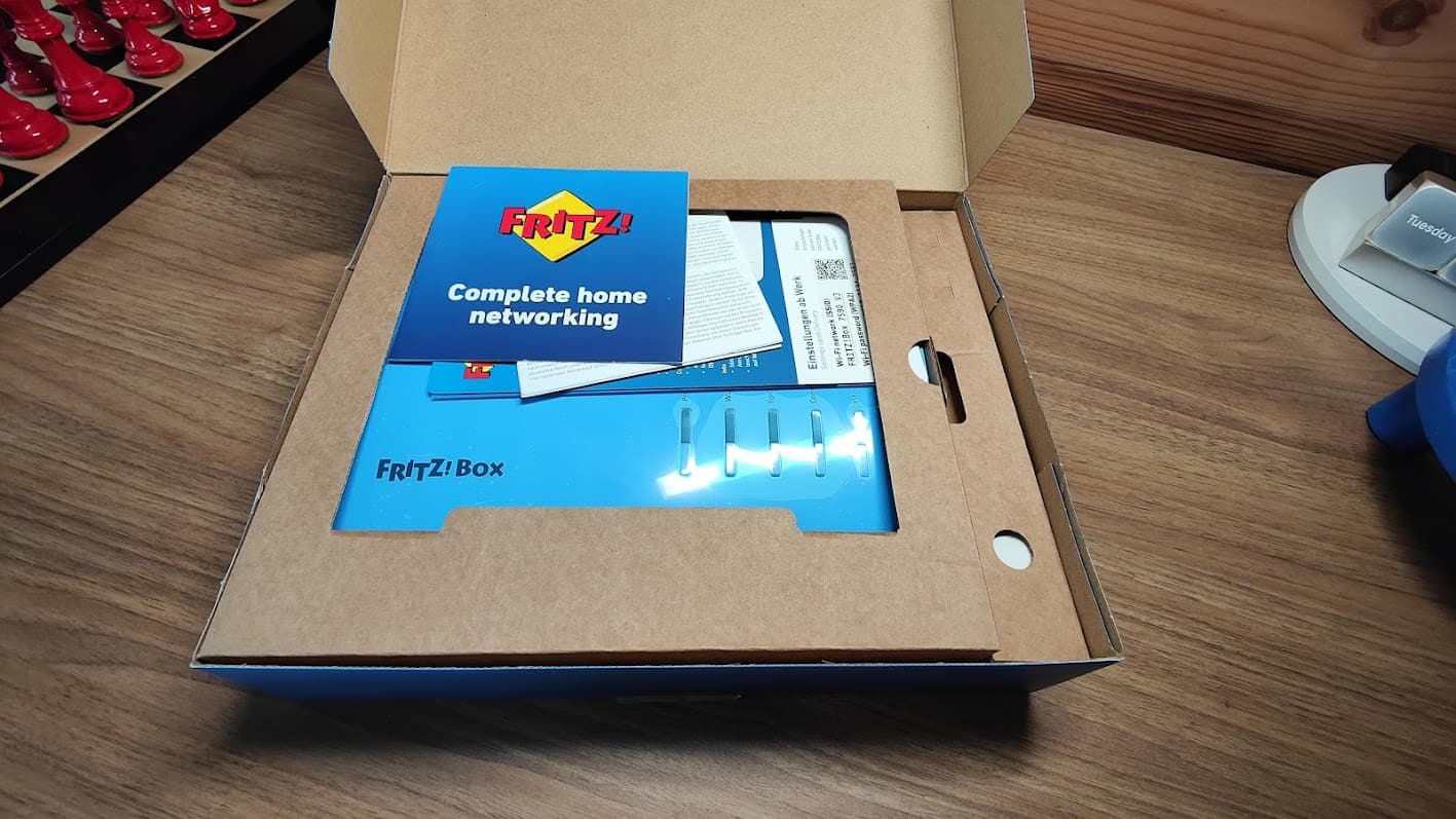 FRITZbox 7590 AX - le Contenu est soigneusement emballé