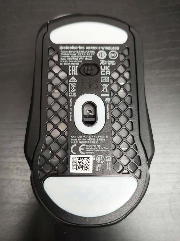 Le ventre de la SteelSeries Aerox 5 Wireless