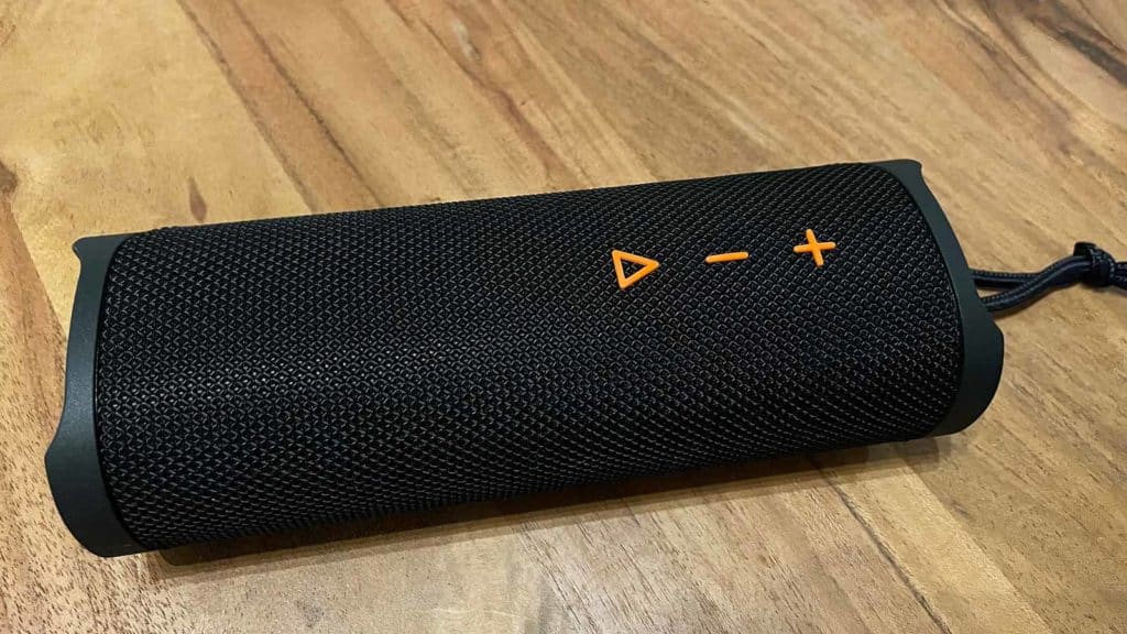 La Creative MUVO Go posée sur une table