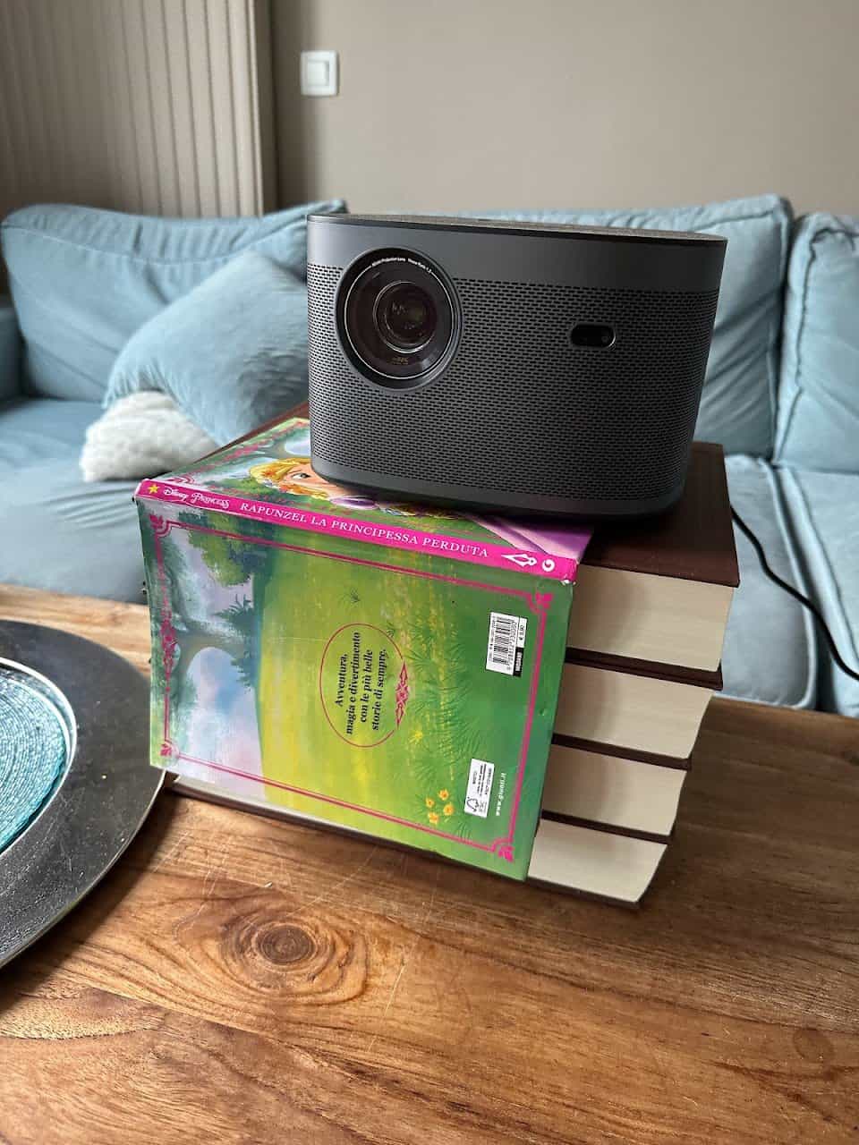 Test XGIMI Horizon Pro 4K : sans pied, c'est le système D