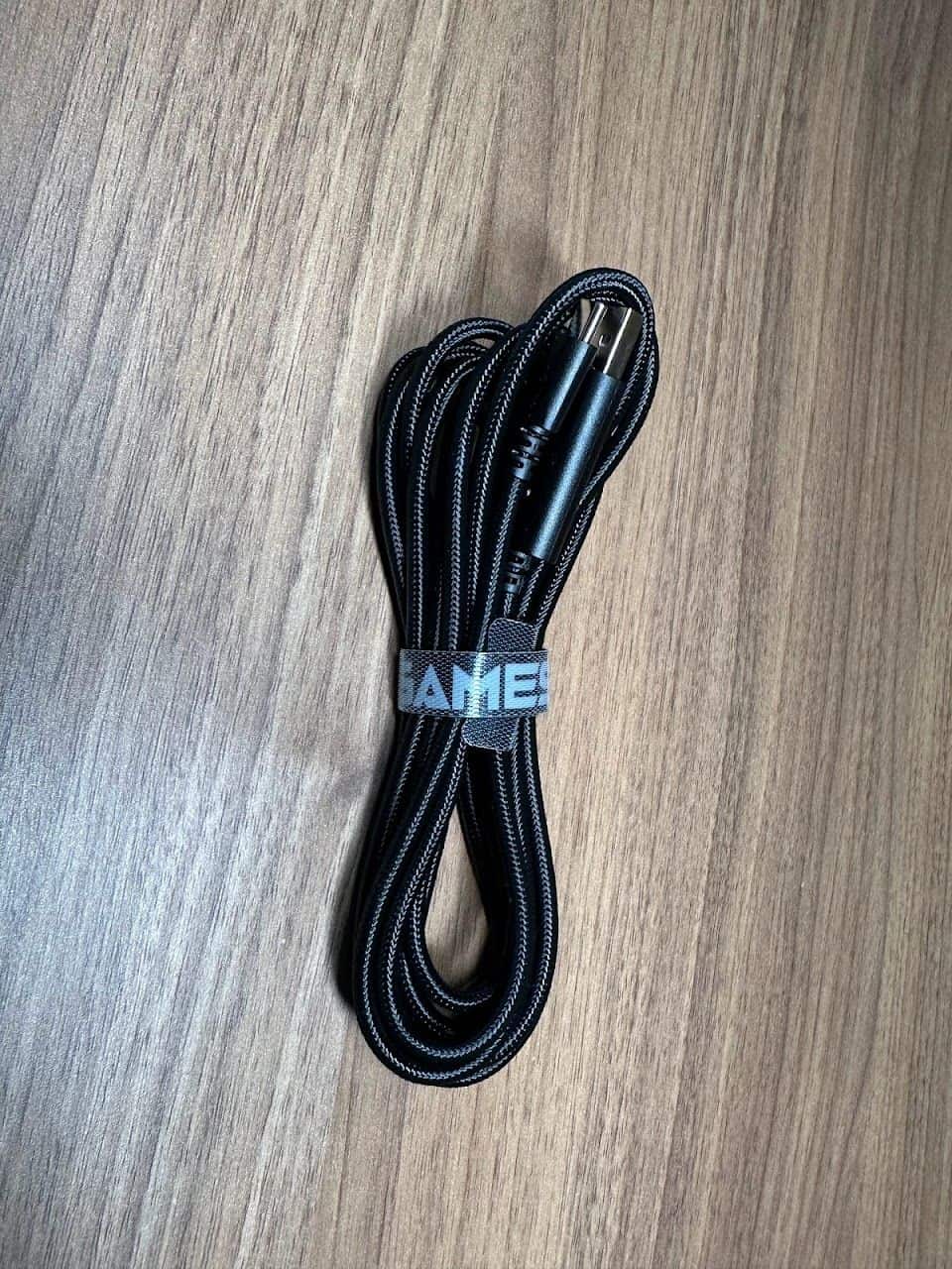 Gamesir G7 : un beau câble tressé, moi j'aime ce genre de détails !