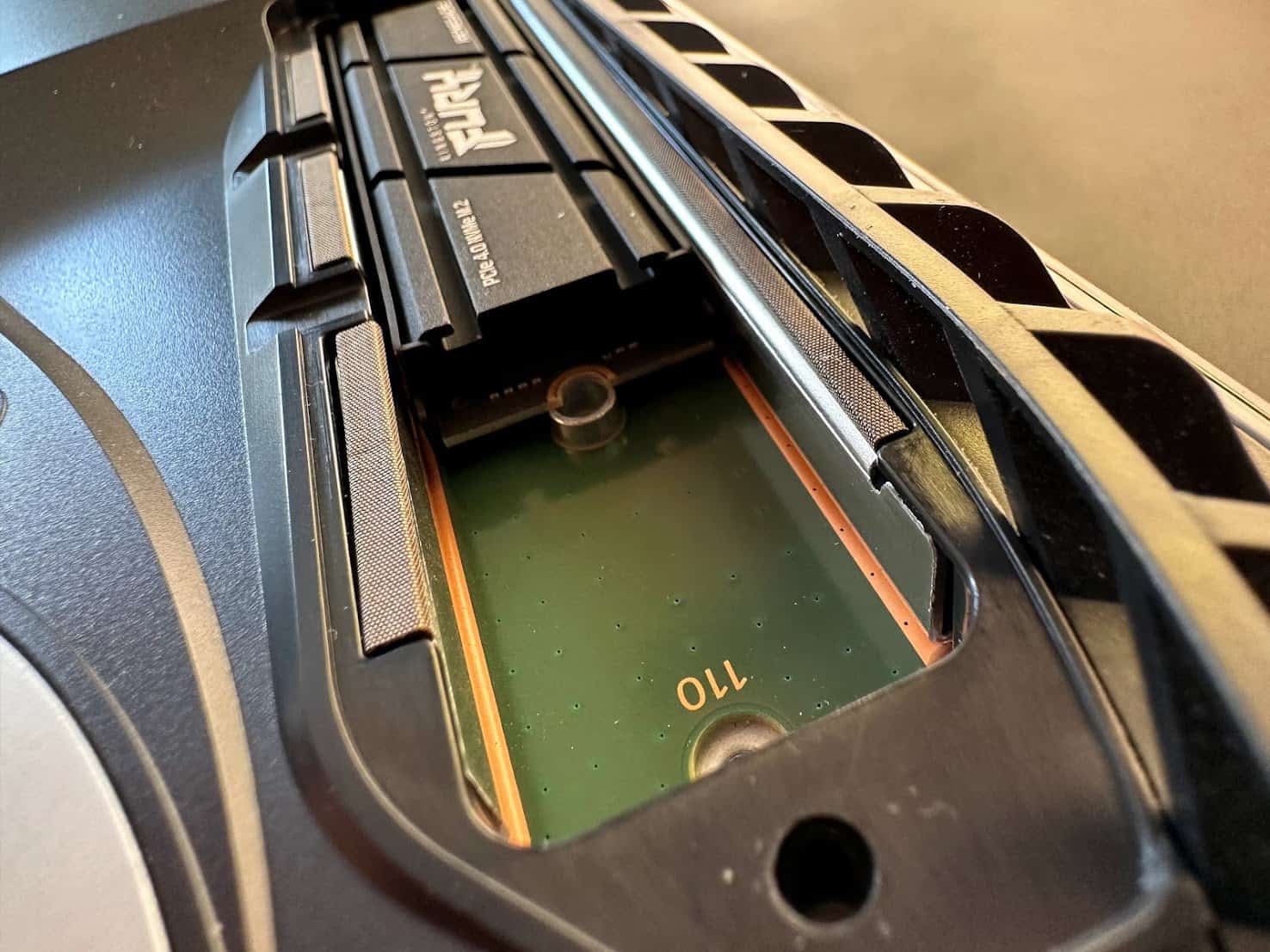 L'intégration se fait parfaitement dans l'éspace prévu par la console