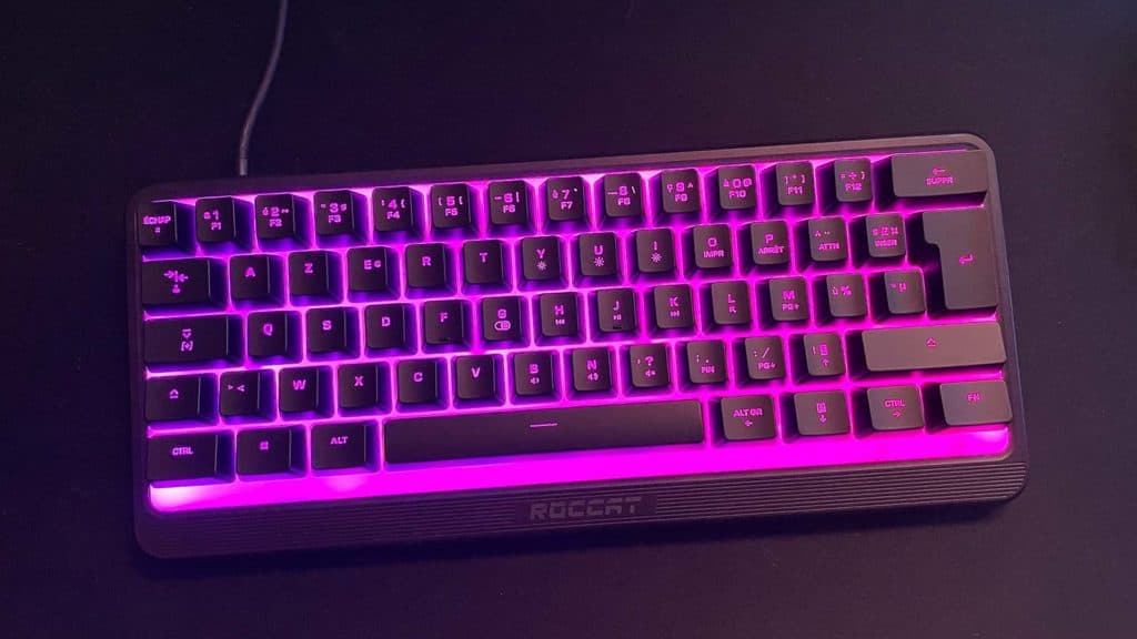 Le Roccat Magma Mini posé sur un bureau