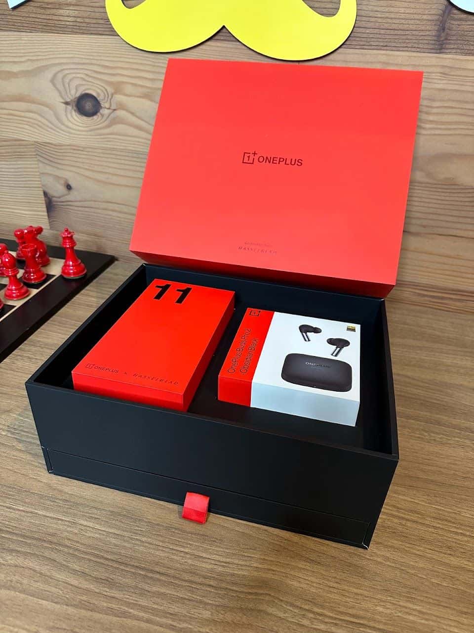 Voici le kit presse reçu pour le OnePlus 11 5G avec ses OnePlus Buds Pro 2 qui feront l'objet d'un test séparé