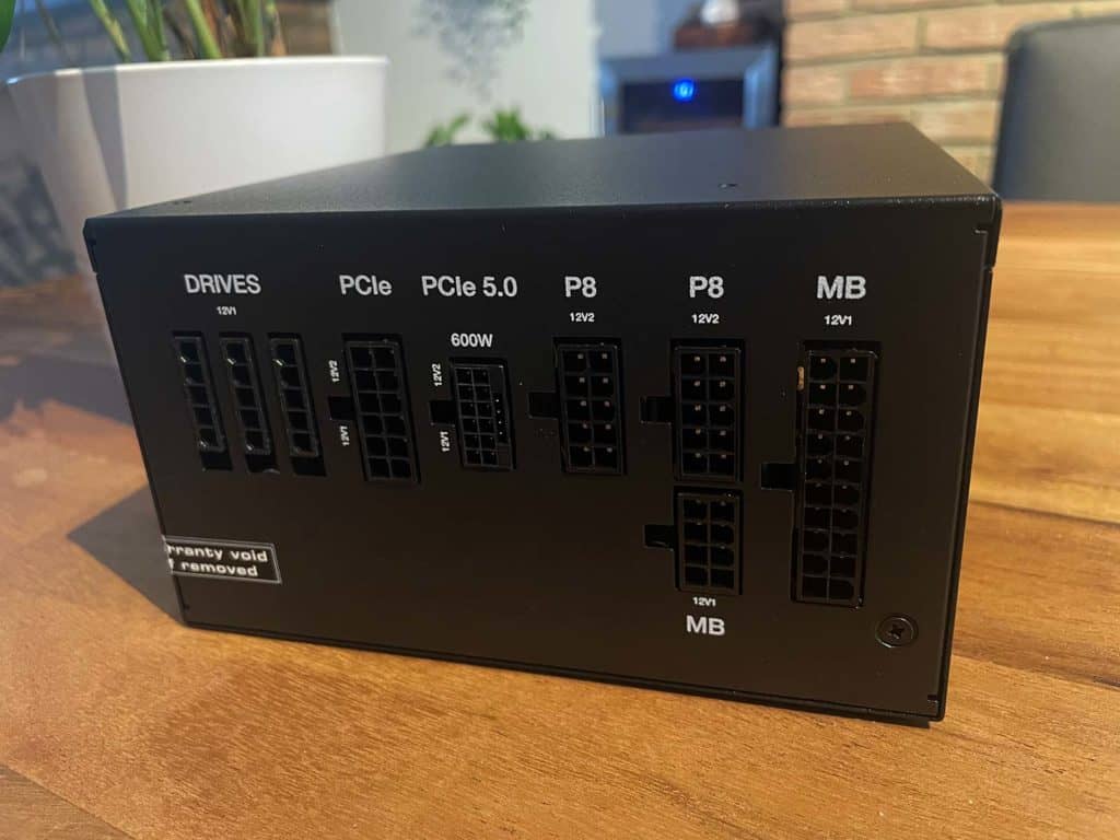 L'arrière de la be quiet! Pure Power 12 M