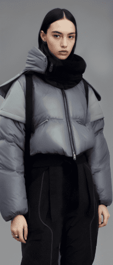 Une image contenant personne, posant
Description générée automatiquement