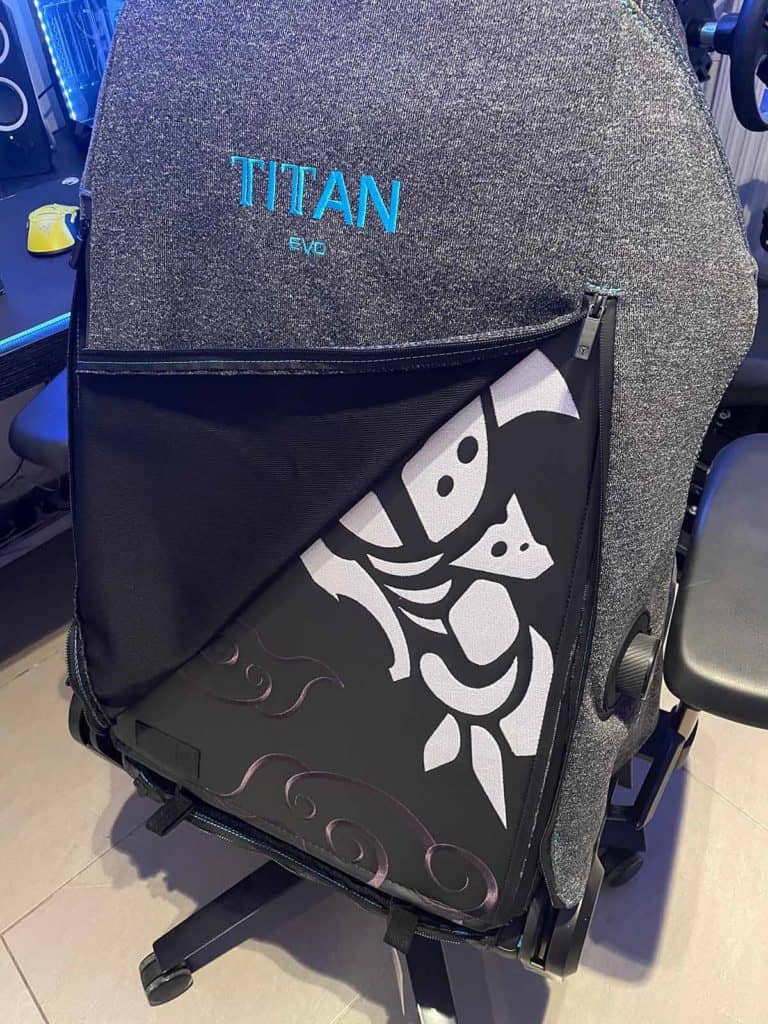 Une housse Secretlab SKINS placée sur un dossier de TITAN Evo