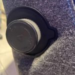 Une housse Secretlab SKINS placée sur un dossier de TITAN Evo