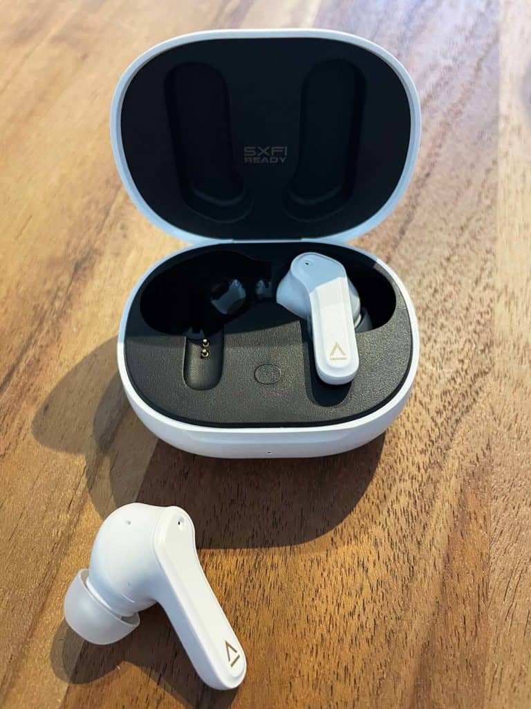 Les Creative Zen Air et leur étui de chargement