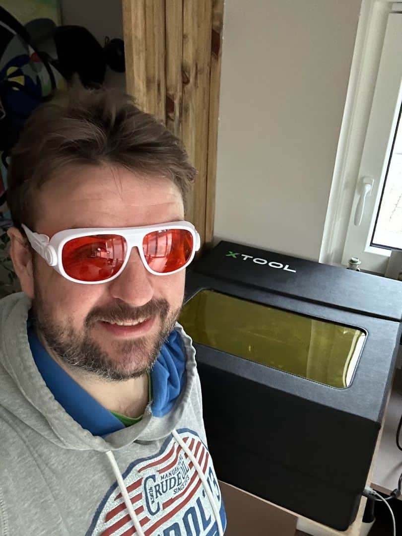 xTool D1 Pro 20 W : me voici avec mes lunettes de protection