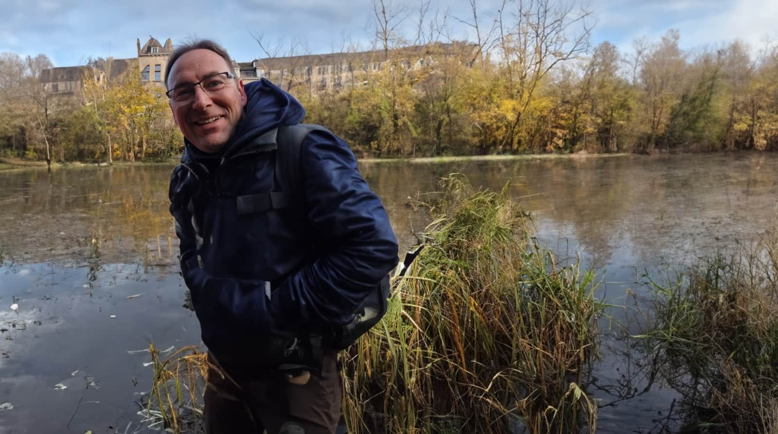 Photoshop l'a imaginé au bord d'un lac