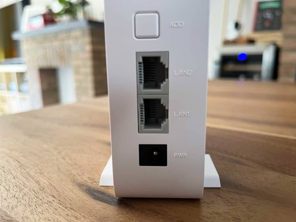 La connectique d'un répétiteur du Devolo Repeater 5400 Mesh Bundle