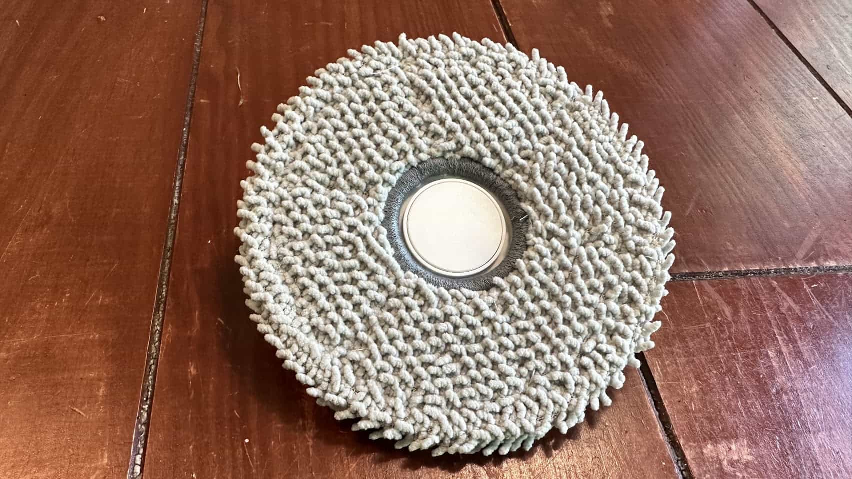 Ecovacs T20 Omni : les serpillères sont retractacles et se lavent à l'eau chaude automatiquement