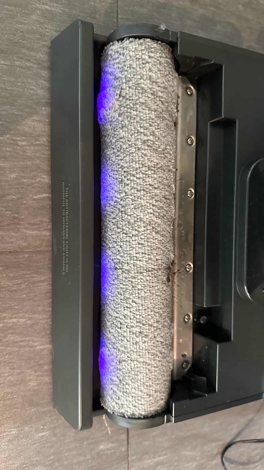 Proscenic F20 : système de lampe UV pour désinfecter la brosse