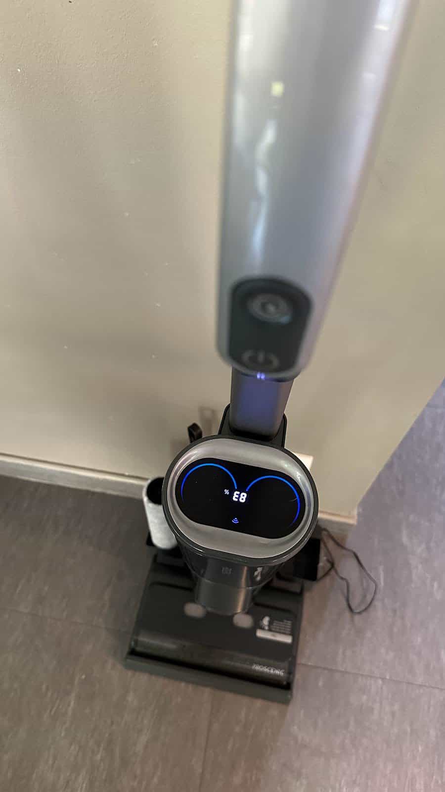 Proscenic F20 - voici l'aspirateur sur sa base