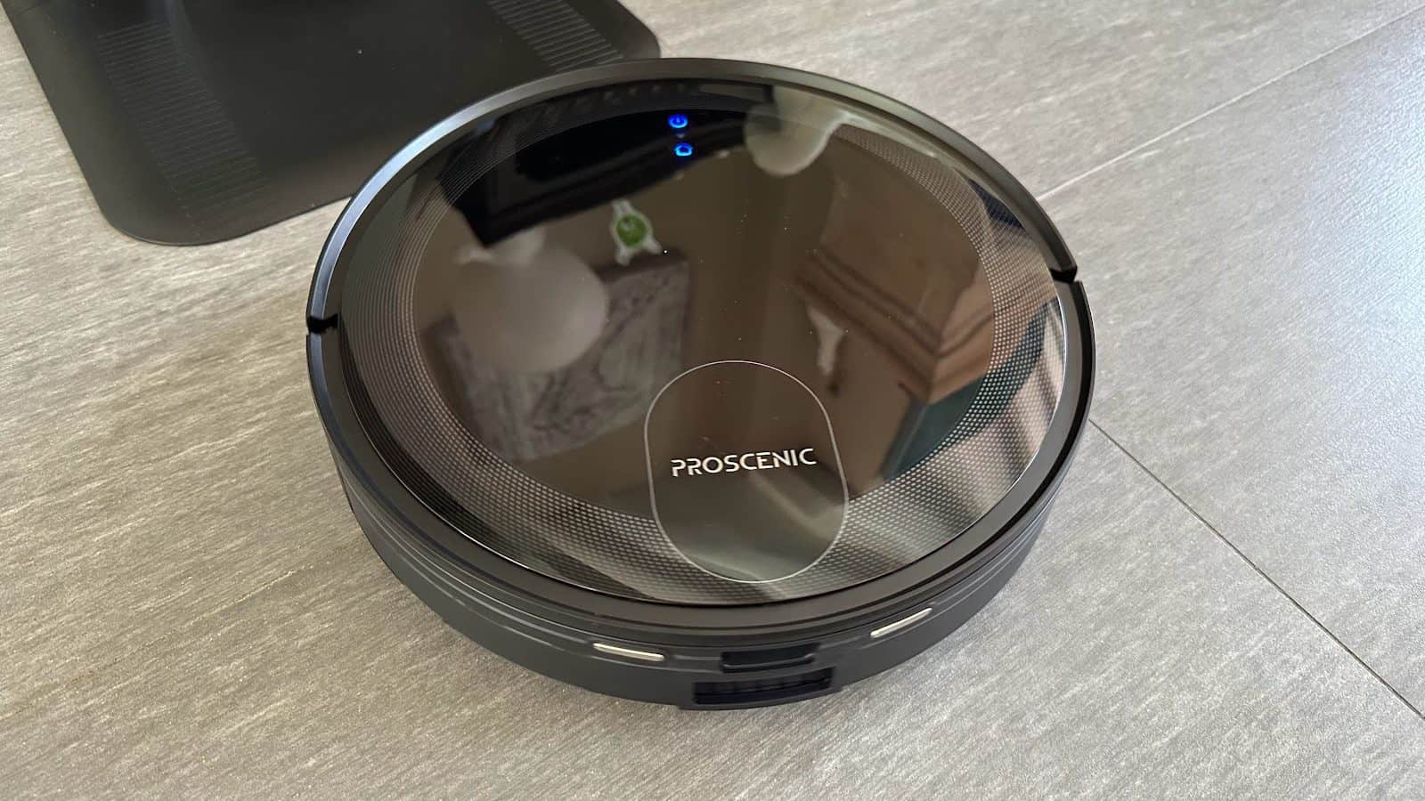 Je n'aime pas le plastique noir brillant, et vous?