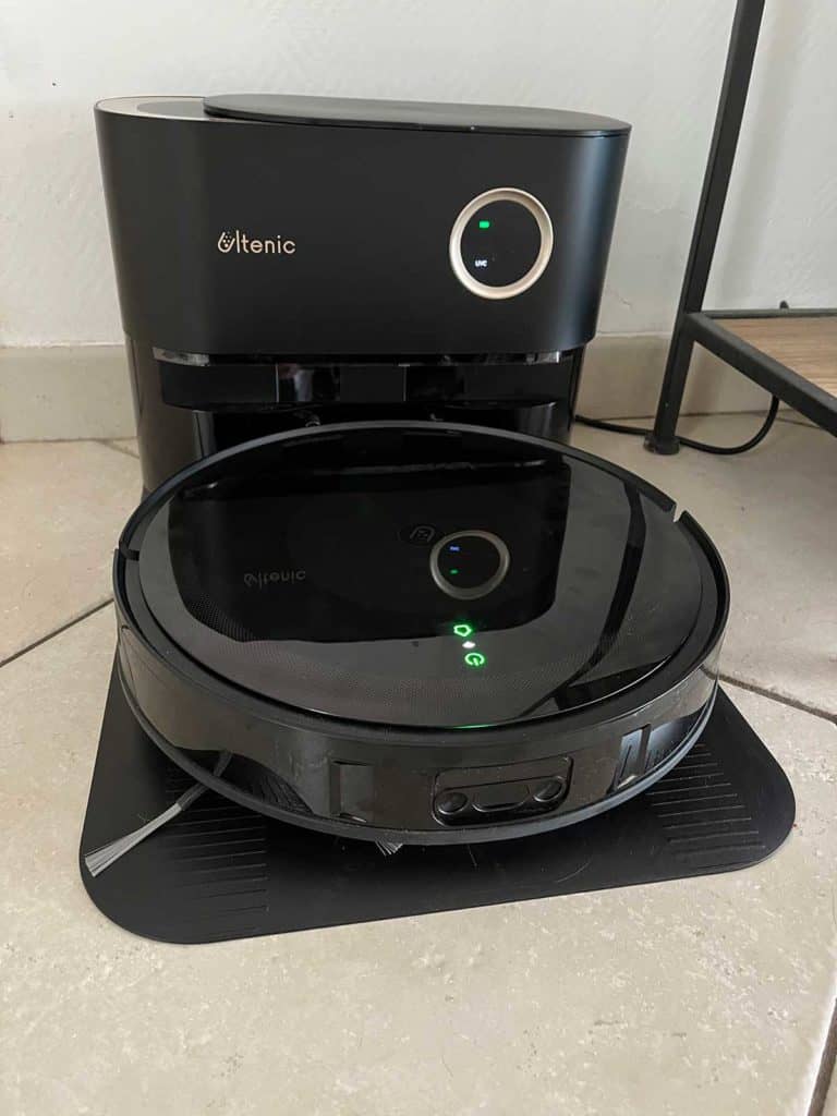 L'Ultenic TS1 au repos dans sa station de recharge