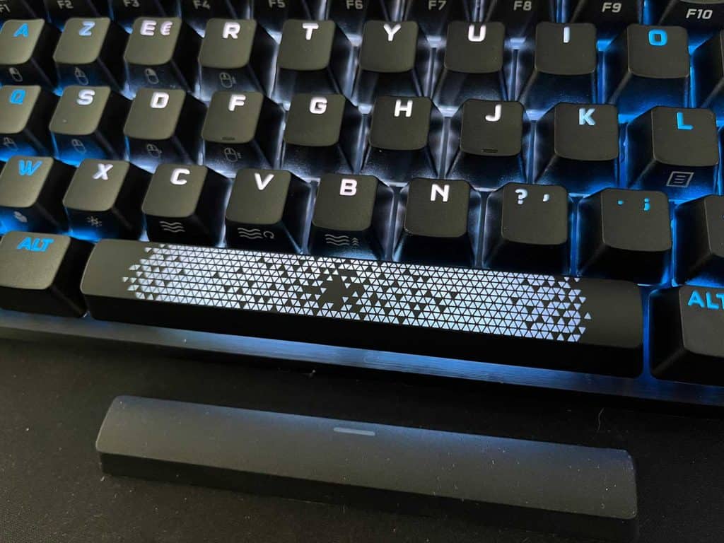 Gros plan sur les barres d'espace du Corsair K65 Pro Mini
