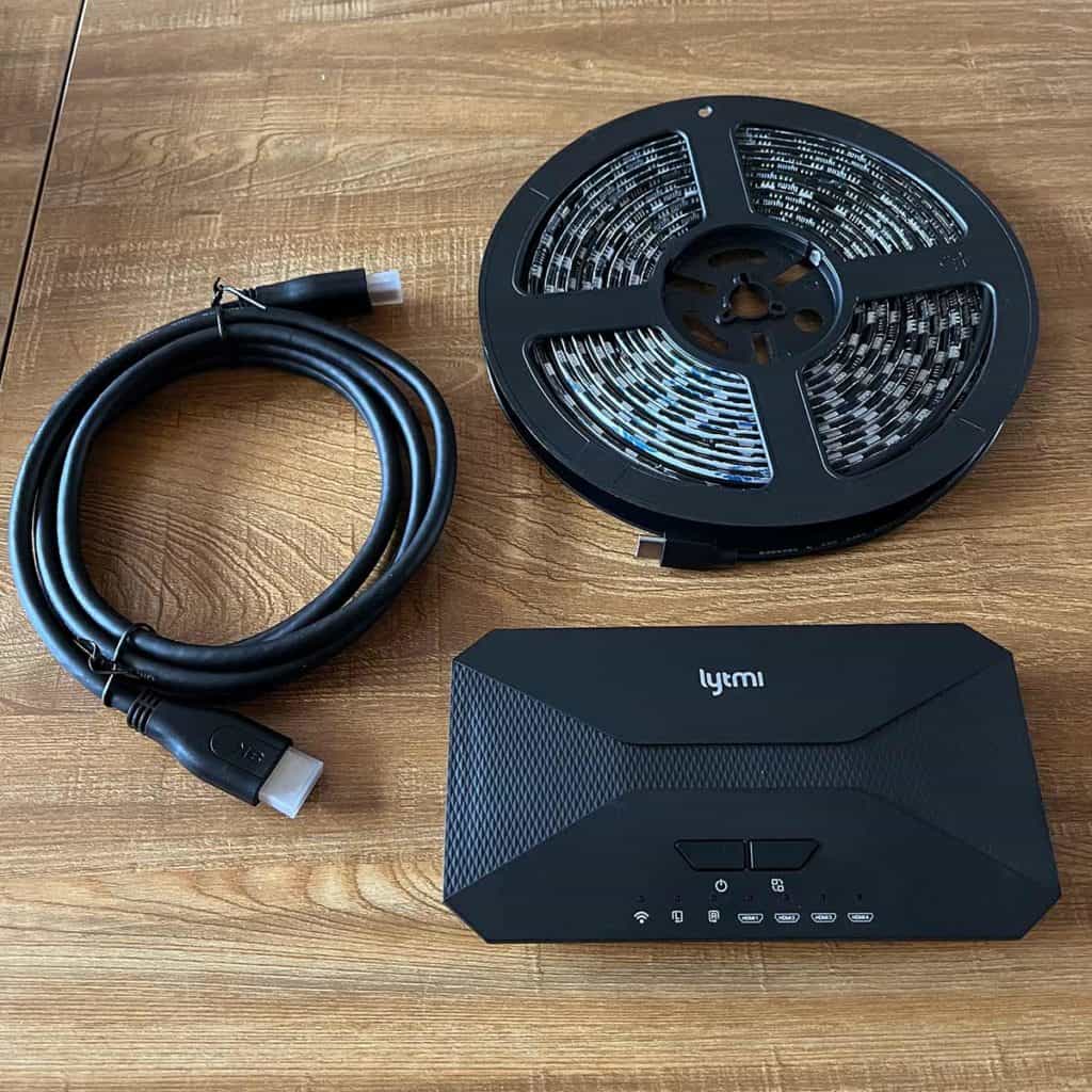 Le contenu du kit Lytmi Fantasy 3 posé sur une table