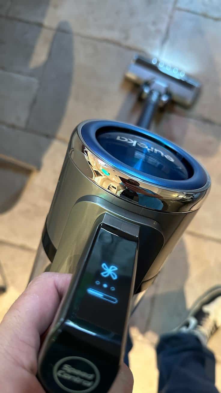 Eureka AK10 : en action avec les LED allumées