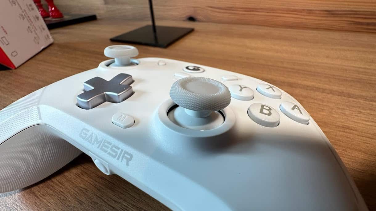 Gamesir T4 Cyclone : admirez les détails de la texture antidérapeante