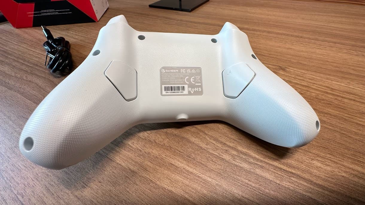 Gamesir T4 Cyclone : deux touches programmables à l'arrière