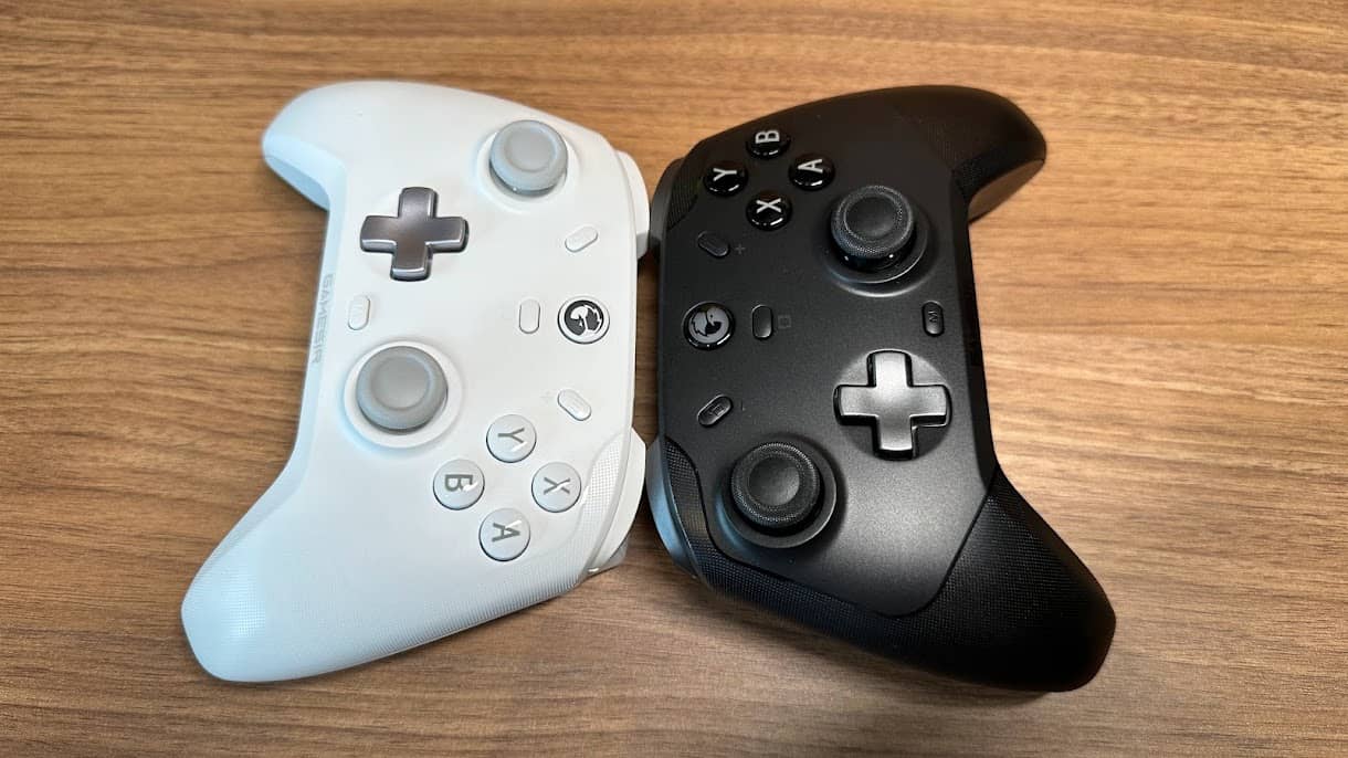 Gamesir T4 Cyclone : en face à face avec la version pro