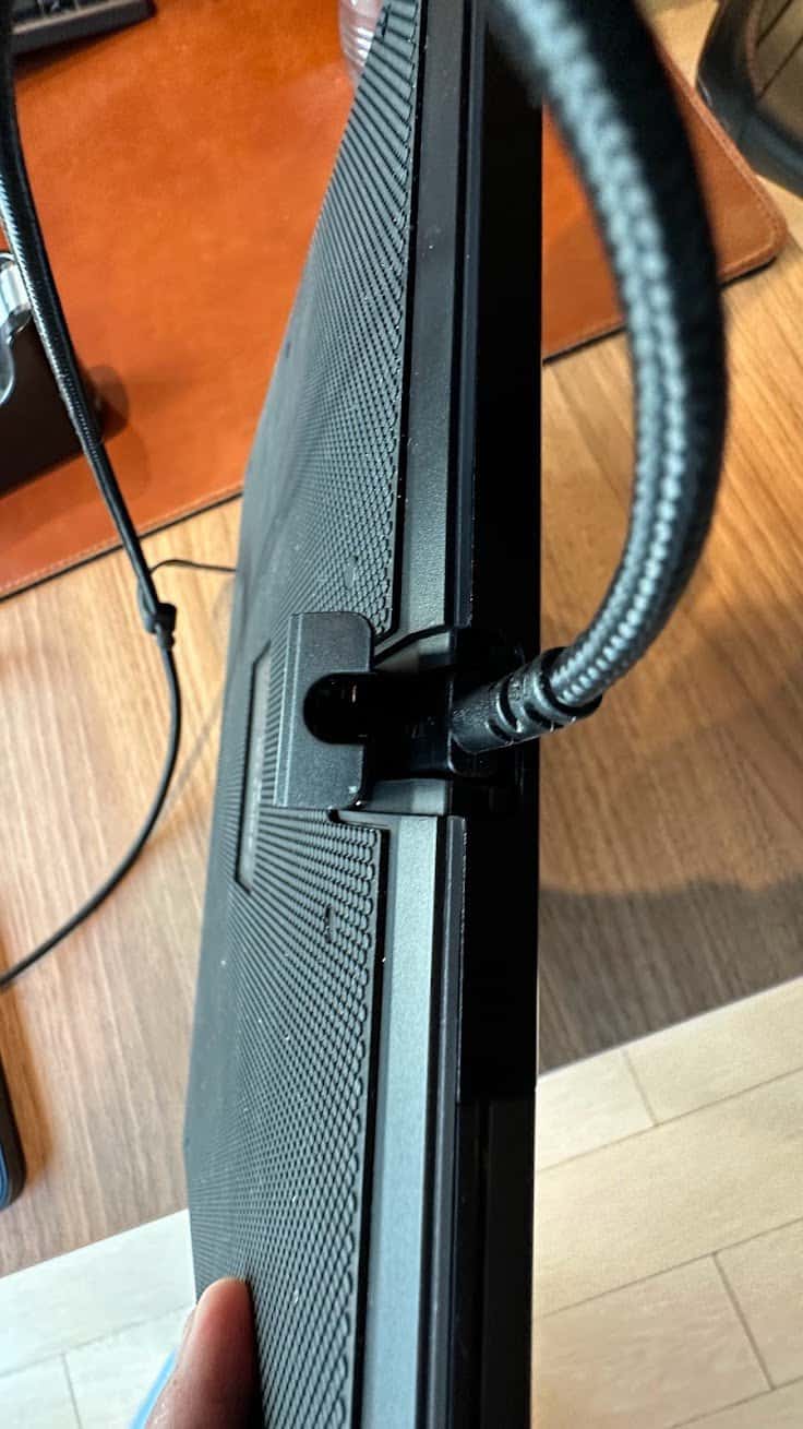 Razer Kitsune : le système de vérrou pour le câble est bien imaginé