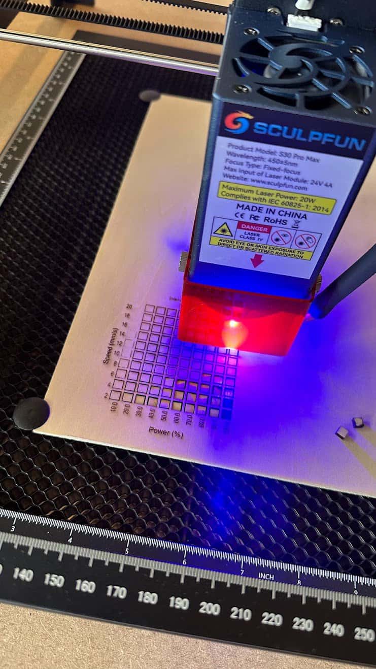 Sculpfun S30 Max : chaque découverte de machine passe par la création d'une grille de test