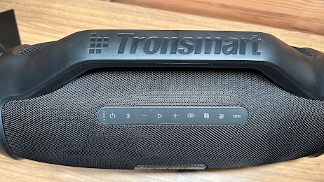 des boutons tactiles pour tout piloter, pas de télécommande