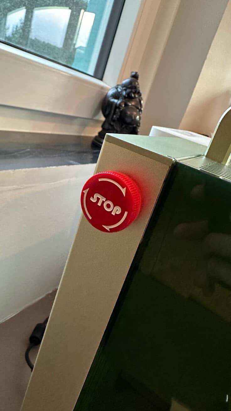 Un bouton stop comme sur toutes les machines pro