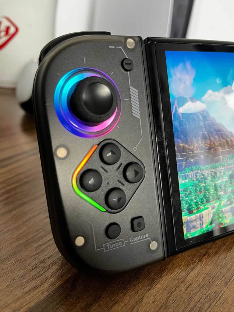Gros plan sur un des Joycons NYXI Hyperion 2