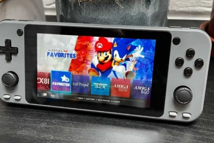 La Retrobox Portable posée sur une table