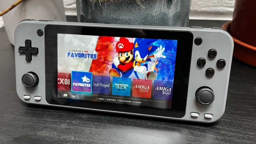 La Retrobox Portable posée sur une table