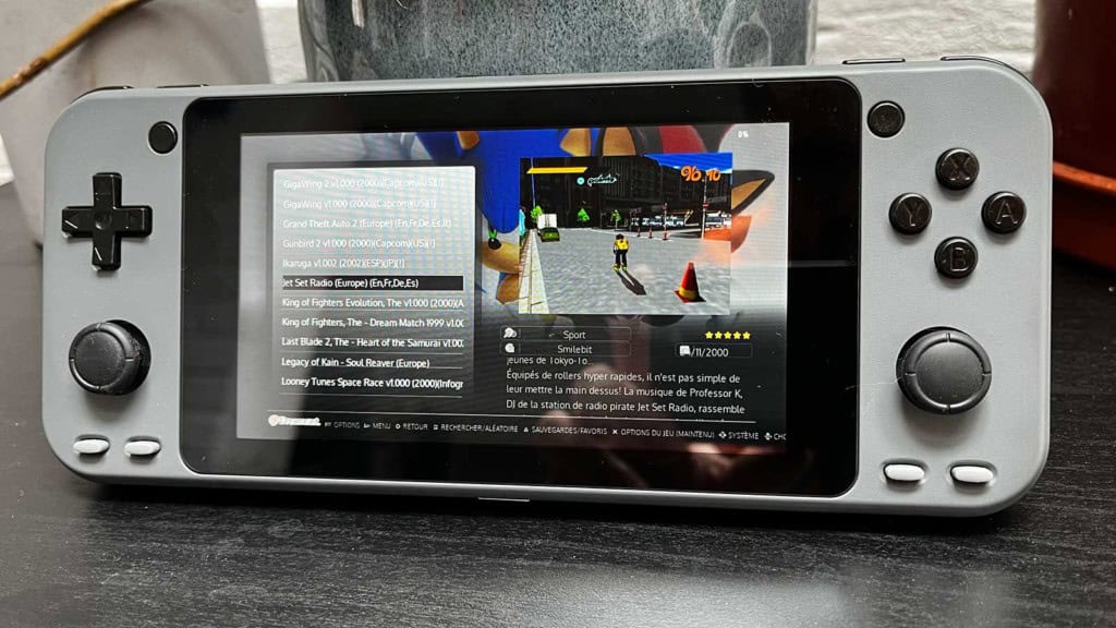 La Retrobox Portable posée sur une table