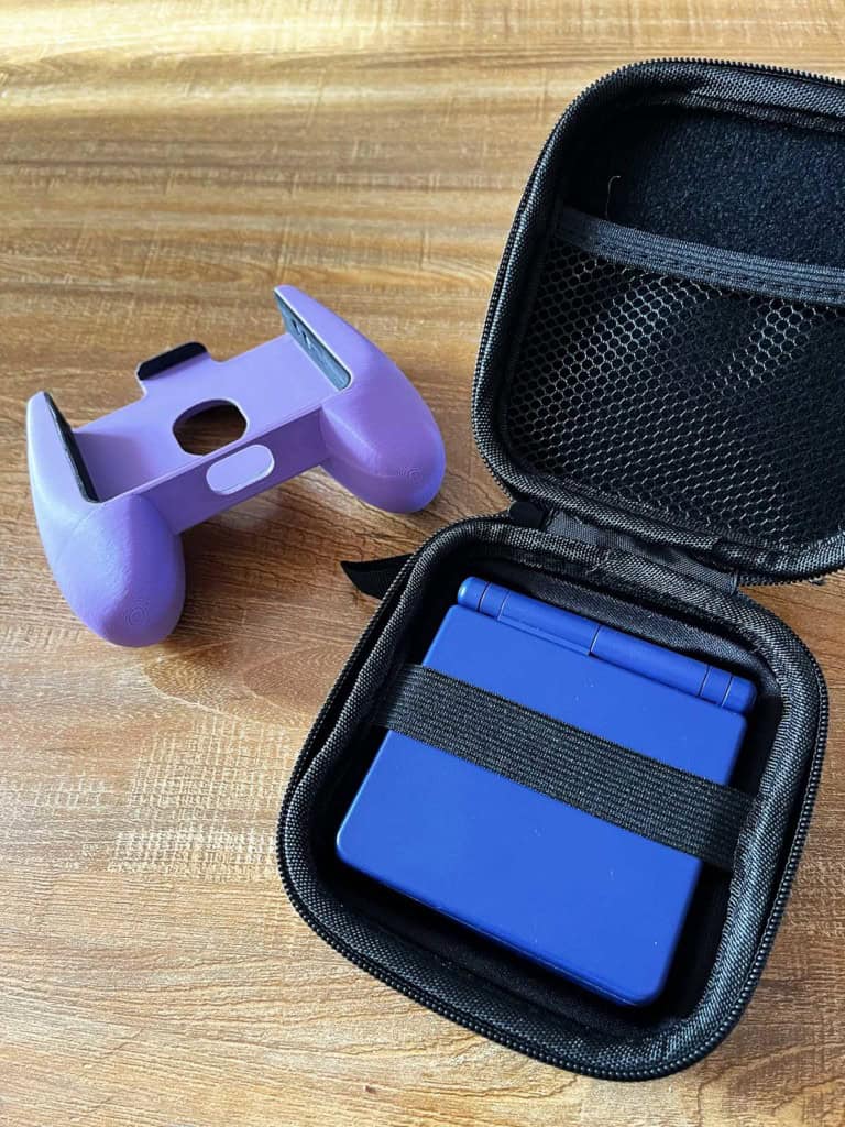 La console Anbernic RG34XXSP et ses accessoires