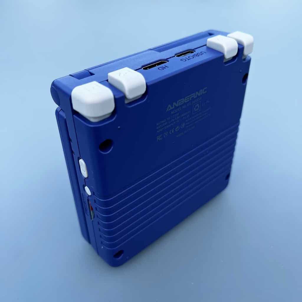 La console Anbernic RG34XXSP vue de derrière